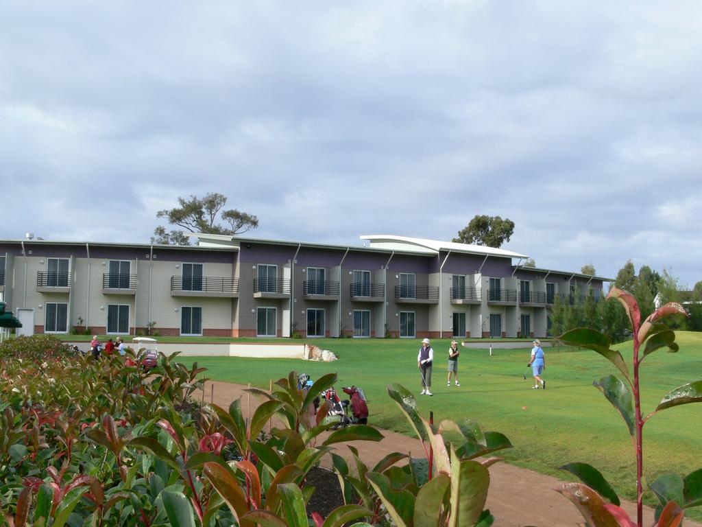 Springs Shoalhaven Nowra Motel ภายนอก รูปภาพ